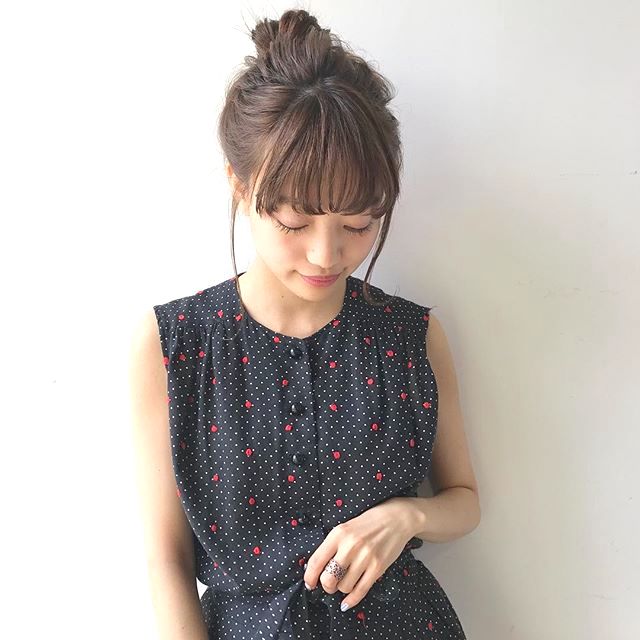 お団子ヘアに合う前髪アレンジ14選 前髪まで気を抜かない大人の垢抜けスタイル モデルプレス