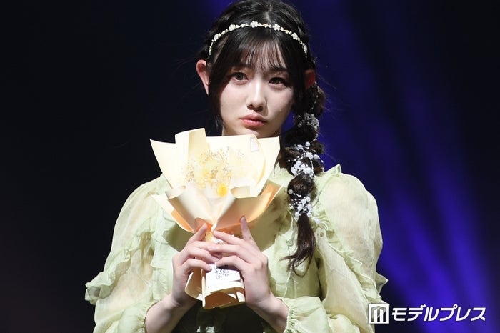 「今日好き」秋山みづき、ミニスカ×ブーツの冬コーデで美脚スラリ「スタイルレベチ」「透明感半端ない」の声