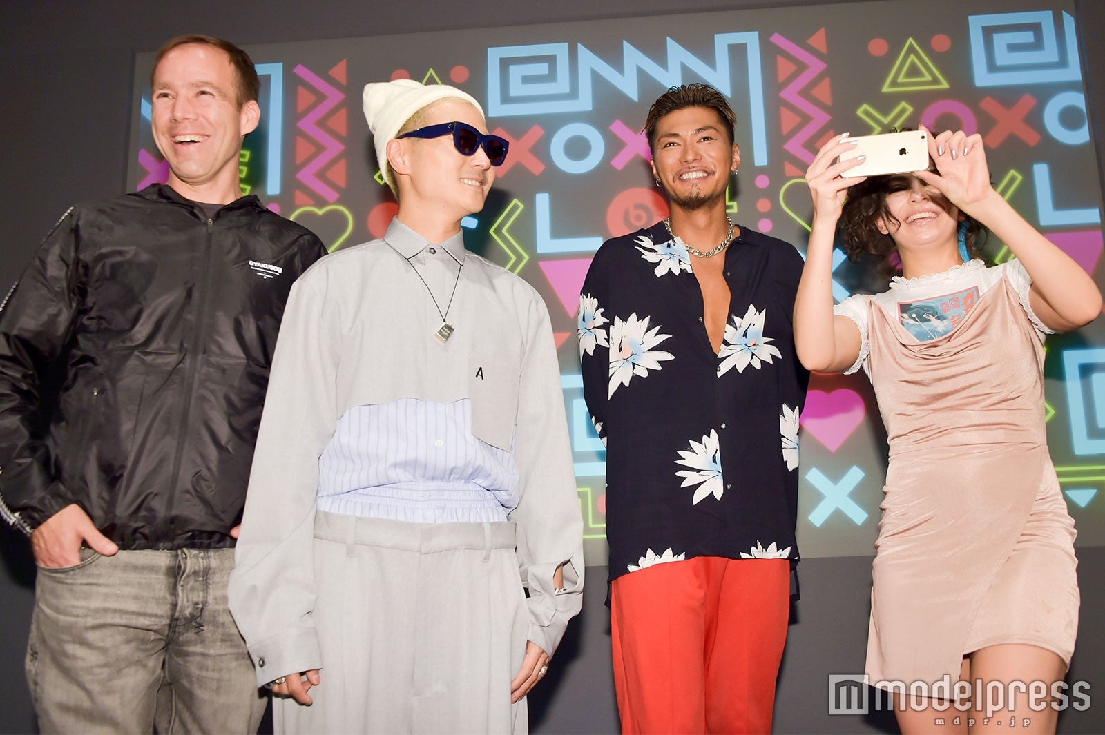 （左から）ルーク・ウッド氏、VERBAL、EXILE SHOKICHI、Charli XCX（C）モデルプレス