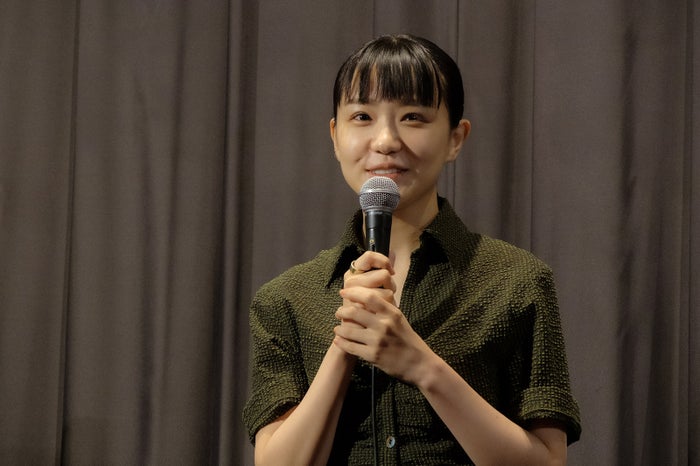 奈緒 喋り疲れて寝てしまう 共演者がエピソード明かす モデルプレス