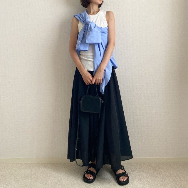 ボリュームフレアロングスカート　タンクトップ　コーデ