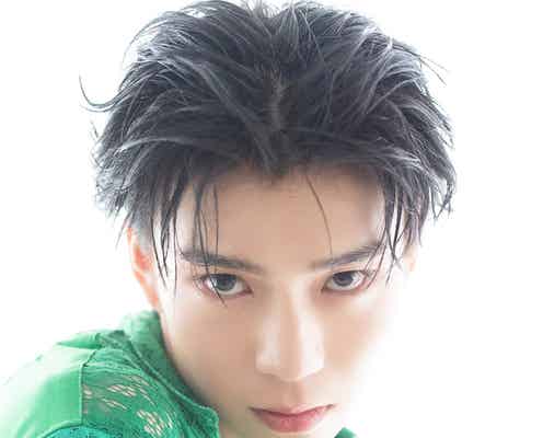 木津つばさ、夏グラビアでキリッとした表情