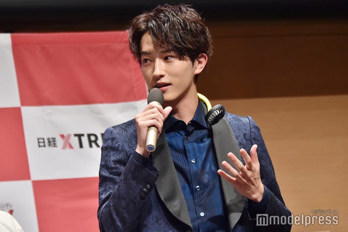 令和エピソードを語る杉野遥亮(C)モデルプレス