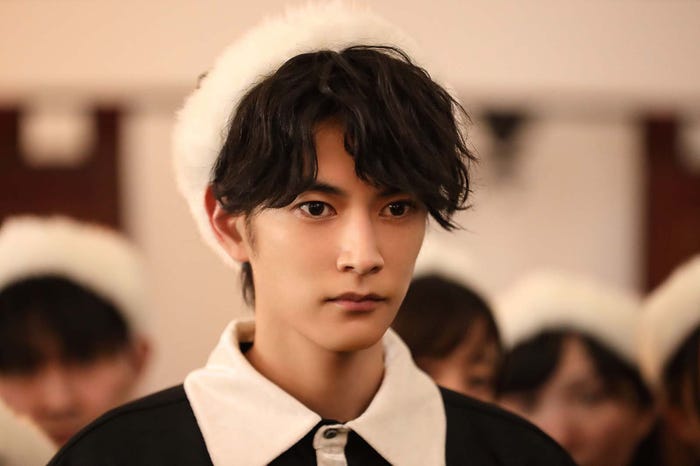 渡邊圭祐 (C)2022「ブラックナイトパレード」製作委員会 (C)中村光/集英社