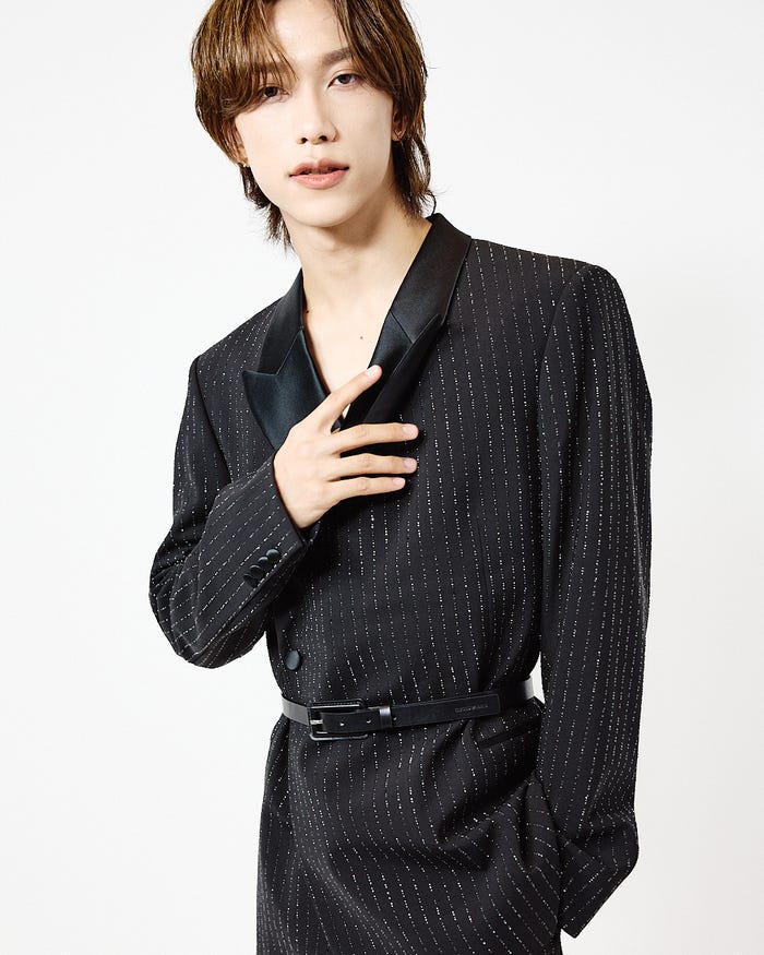 池崎理人「エンポリオ アルマーニ24春夏ウィメンズコレクションショー」より(提供写真)