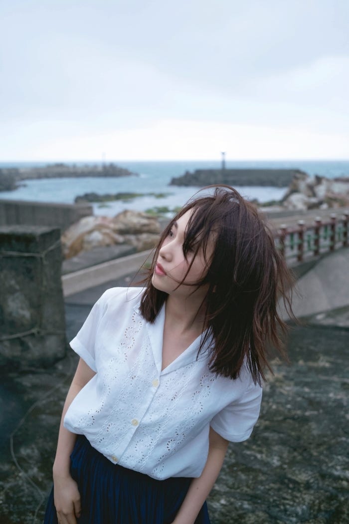 高橋朱里【撮影:佐藤裕之/高橋朱里1st写真集 タイトル未定(講談社)より】