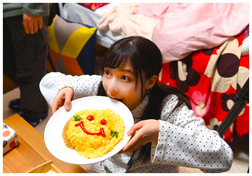 橋本環奈の“かぶりつき”ショットが可愛すぎ　お茶目な投稿にファン歓喜