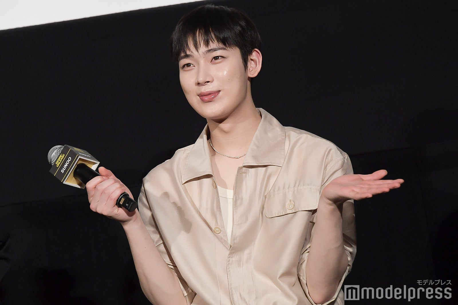 クイズに困惑するSUNOO（ソヌ）（C）モデルプレス