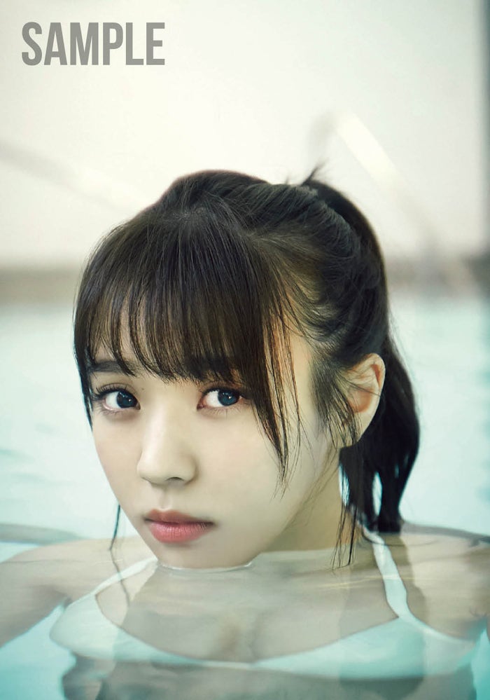 欅坂46小林由依、大人の色気溢れる美脚ショット　ビキニで瑞々しい姿も公開