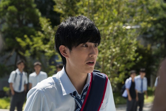 杉野遥亮(C)2017「兄こま」製作委員会(C)夜神里奈/小学館