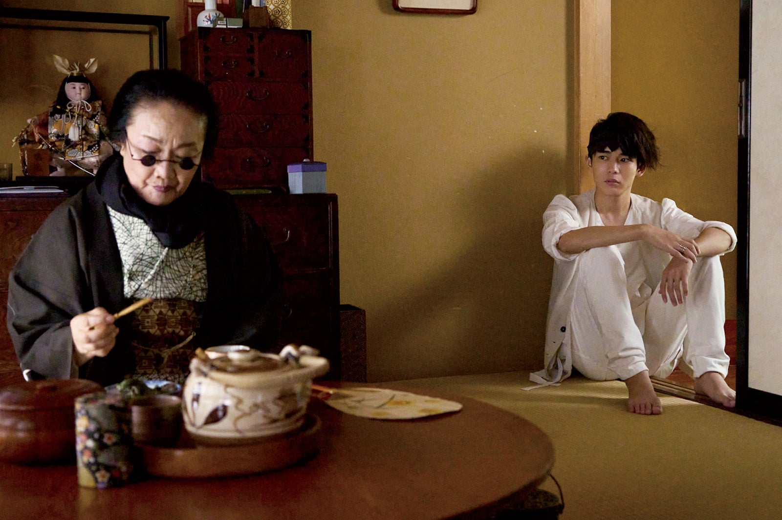 長尾謙杜（右）（C）2023「岸辺露伴ルーヴルへ行く」製作委員会