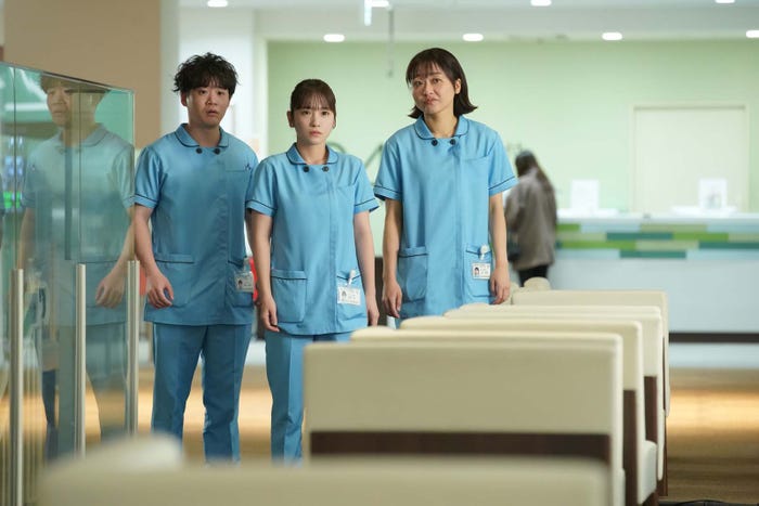 (左から)矢本悠馬、川栄李奈、吉住「となりのナースエイド」第6話より(C)日本テレビ
