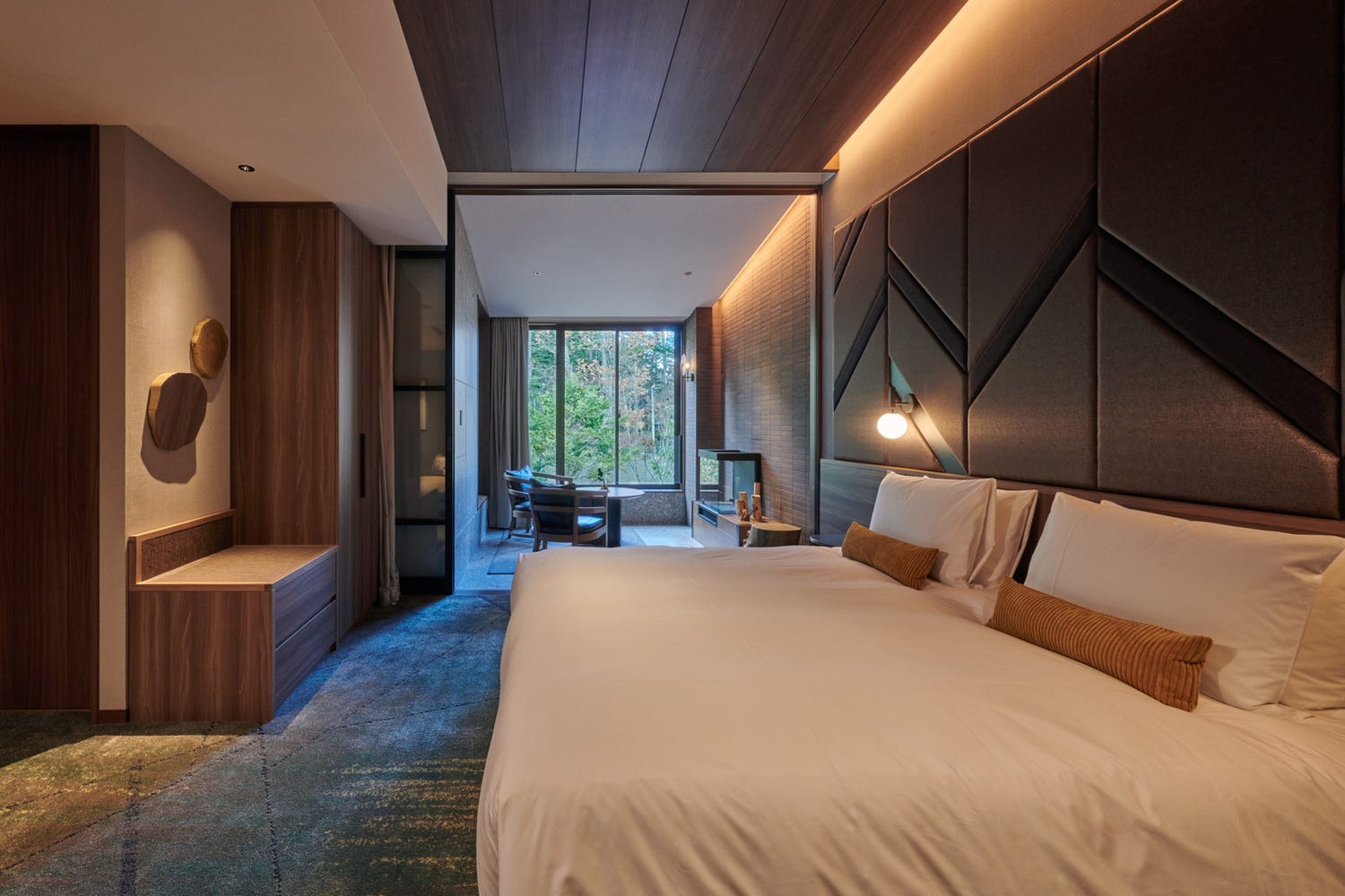 軽井沢に全室温泉&暖炉付きホテル「ふふ 旧軽井沢 静養の森」大人を癒す森のリゾート