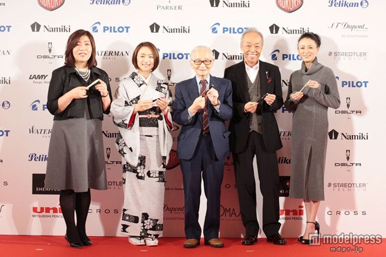 今年度の受賞者（左から）林真理子氏、上村愛子氏、畑正憲氏、谷村新司、国生さゆり