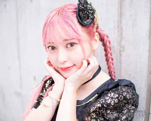 ヘラヘラ三銃士まりな“付き合いたいYouTuber”サプライズ登場にガチ照れ