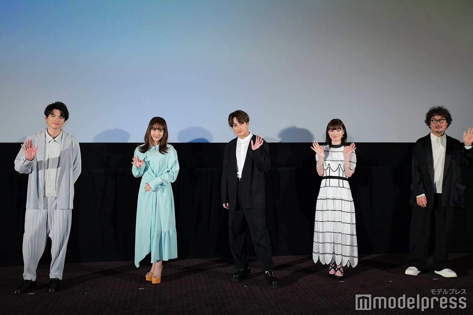左から：白洲迅、平祐奈、白濱亜嵐、優希美青、三木康一郎監督 （C）モデルプレス