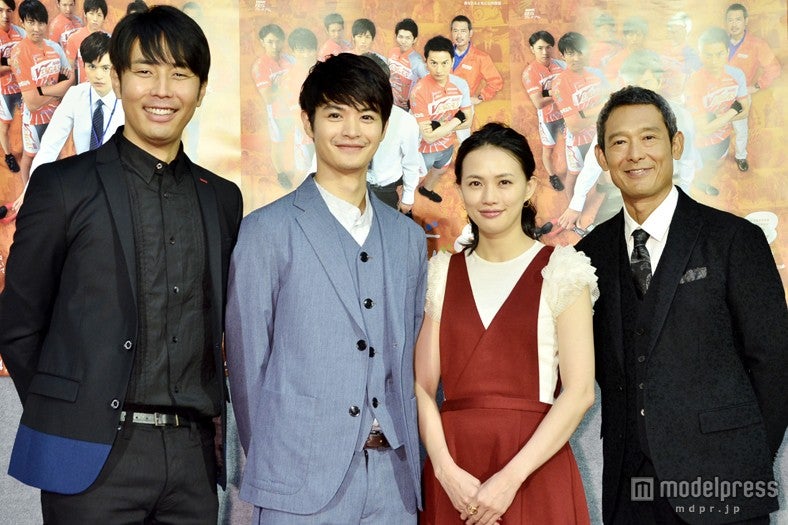 ドラマ「ライド ライド ライド」の完成試写会の模様（左から）袴田吉彦、瀬戸康史、臼田あさ美、鶴見辰吾