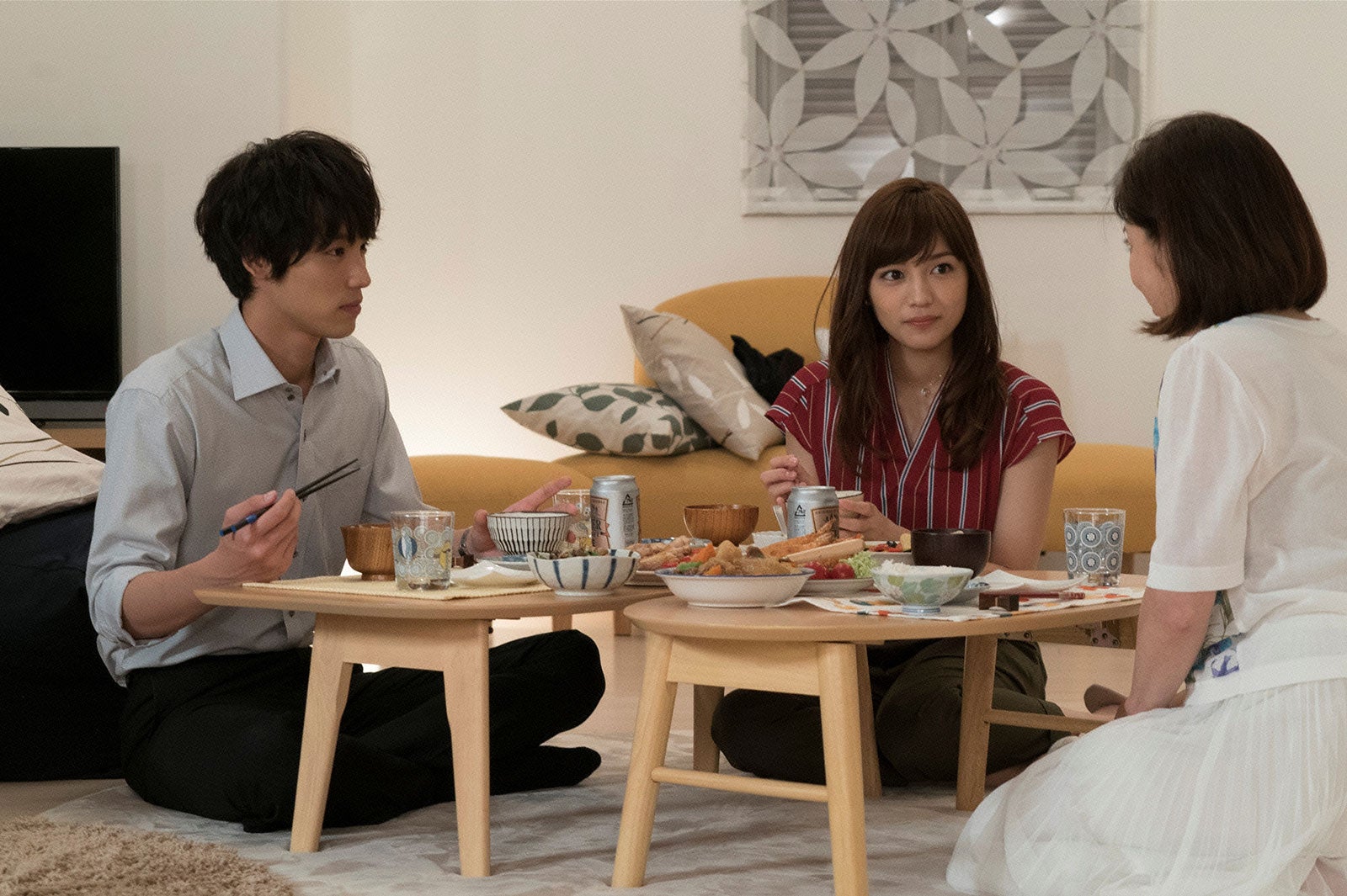 福士蒼汰、川口春奈、岡江久美子／「愛してたって、秘密はある。」第4話より（画像提供：日本テレビ）