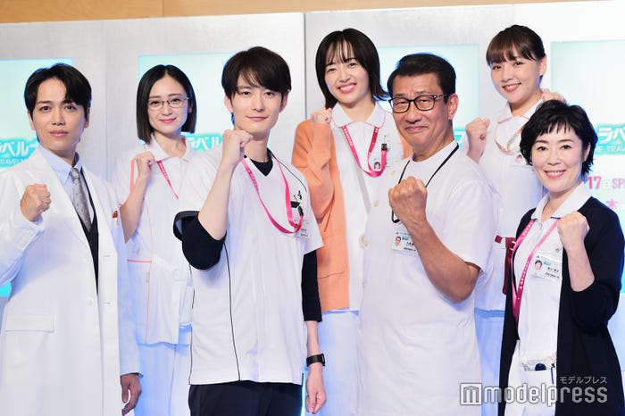 (後列左から)安達祐実、森田望智、野呂佳代(前列左から)山崎育三郎、岡田将生、中井貴一、寺島しのぶ(C)モデルプレス