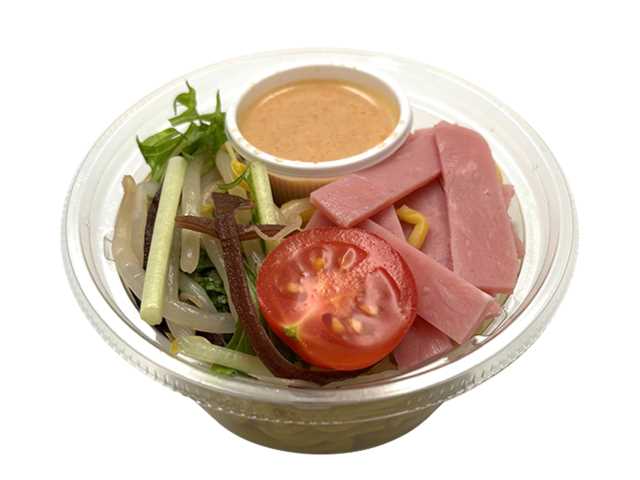 サッポロビール園監修 ラーメンサラダ（味噌ドレッシング）（提供画像）