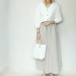 夏も使えるコスパボトムはいかが? 今買って得なのは“リネンスカート&白パンツ”!