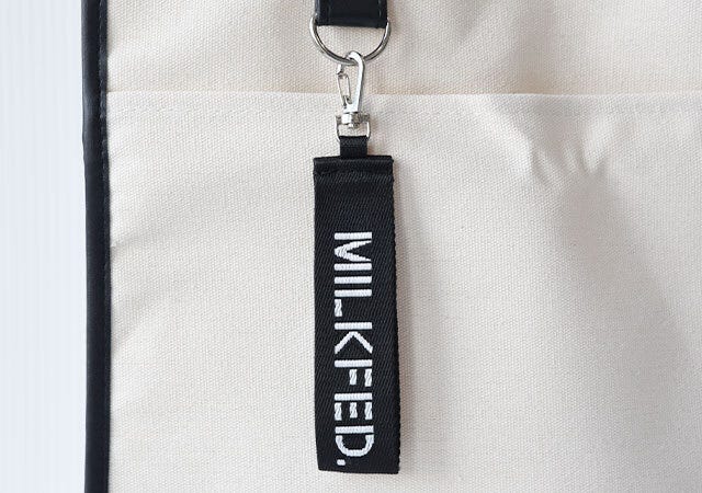 ムック本　ムック　付録　人気　おすすめ　オススメ　宝島社　宝島　レビュー　便利　優秀　当たり　MILKFED.　ミルクフェド　バッグ　トートバッグ　ロゴストラップ　ストラップ　Dカン