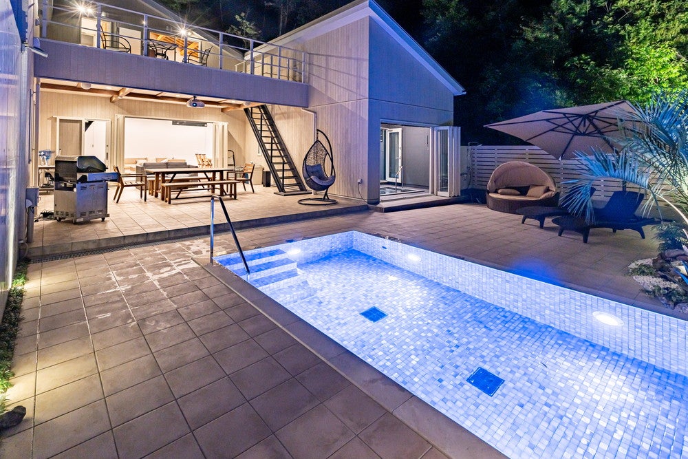 滋賀にグランピング施設「フューチャーリゾート」プール付ヴィラやドームテントから理想の一部屋を