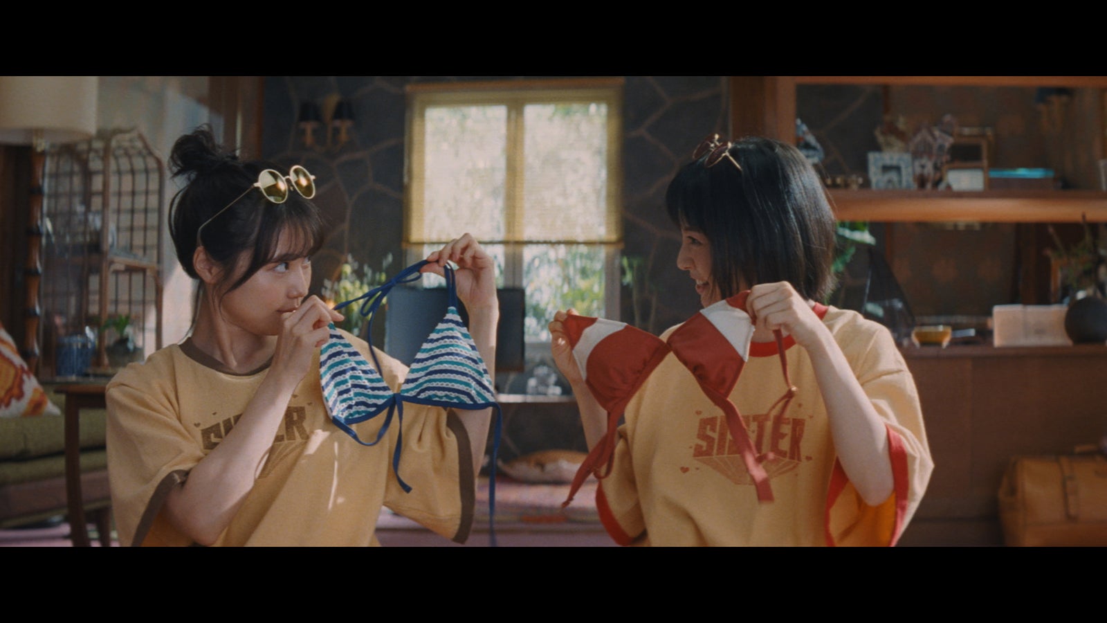 （左から）有村架純、浜辺美波（提供写真）