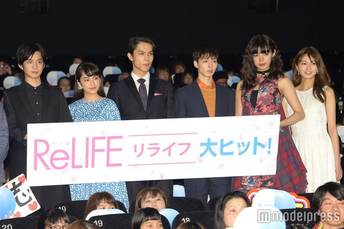 (左から)千葉雄大、平祐奈、中川大志、高杉真宙、池田エライザ、岡崎紗絵(C)モデルプレス