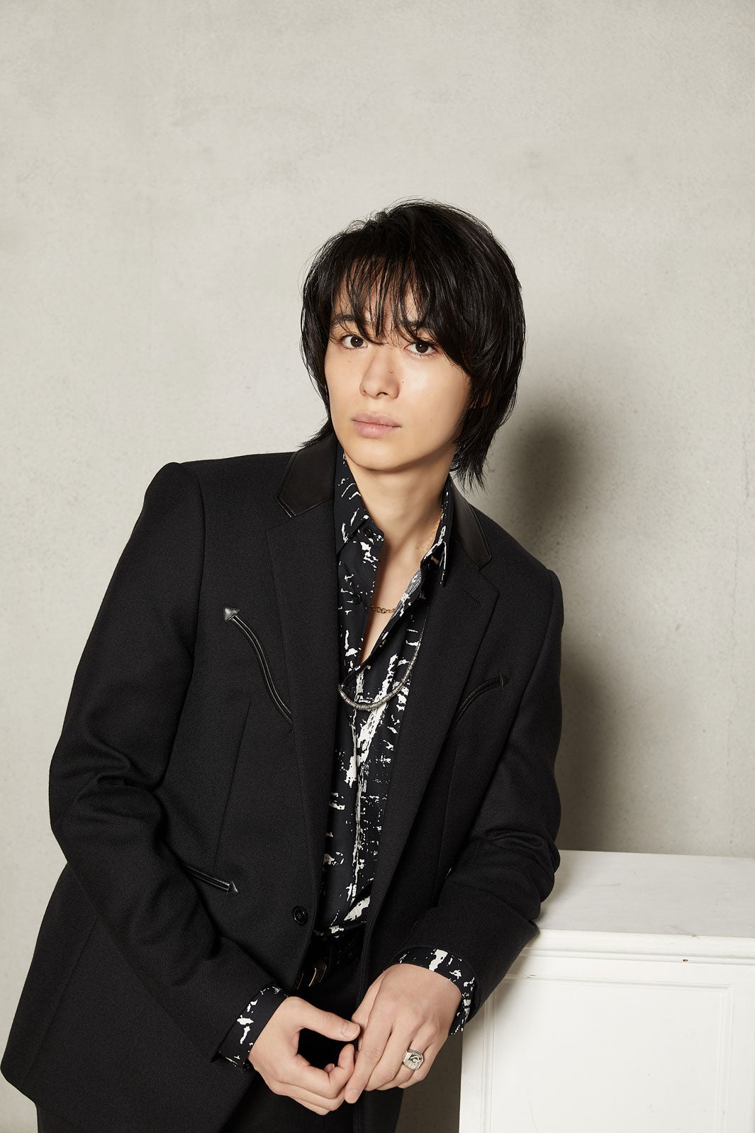 A.B.C-Z戸塚祥太、舞台主演で劇作家・田村孝裕と初タッグ「没頭したい」＜緑に満ちる夜は長く・・・＞