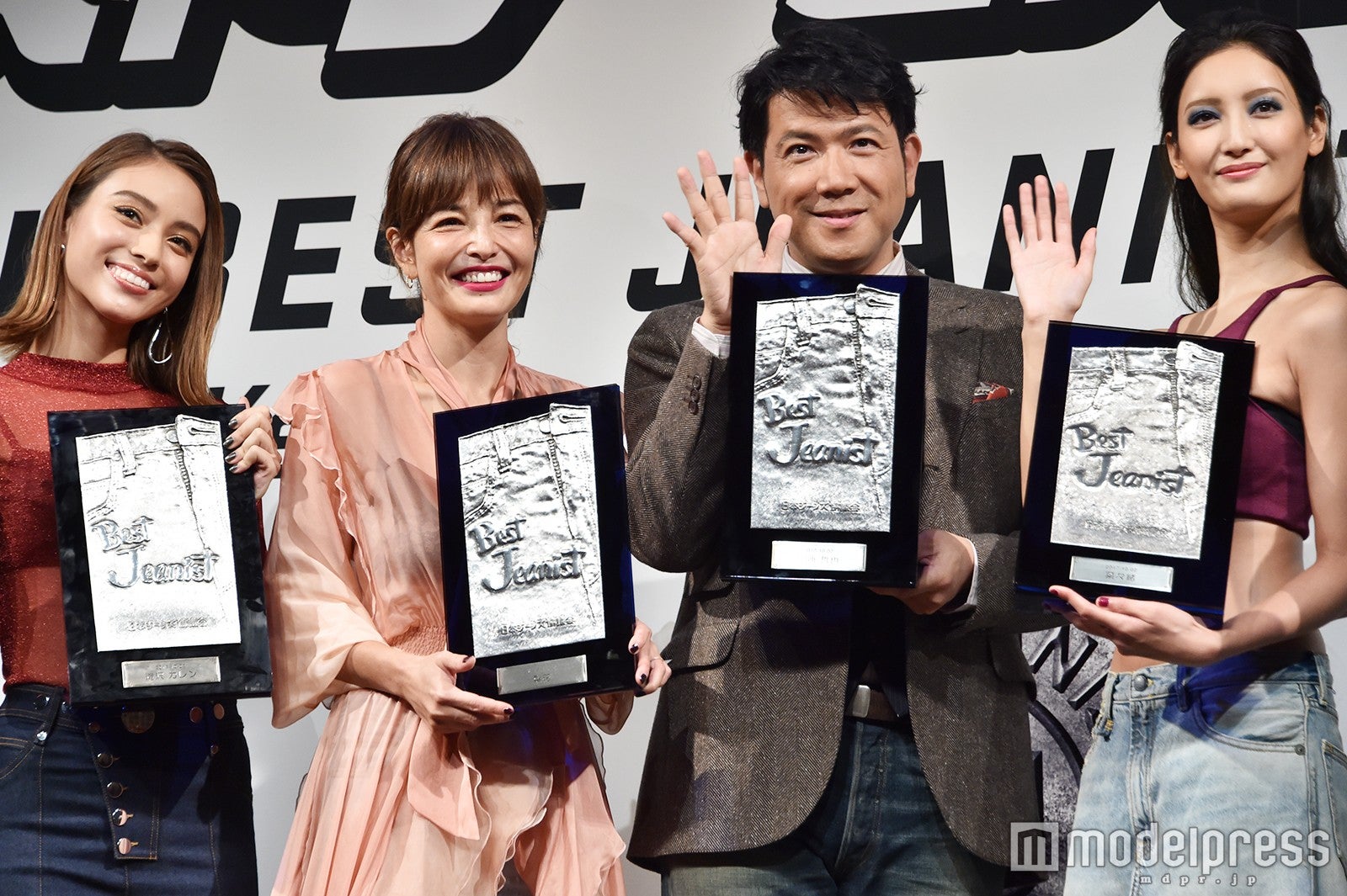 （左から）滝沢カレン、梨花、別所哲也、菜々緒 （C）モデルプレス