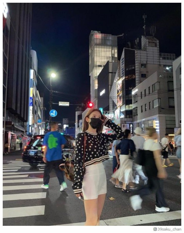 LE SSERAFIM宮脇咲良、キム・チェウォンらと街中に降臨 久々日本滞在ショット公開に反響