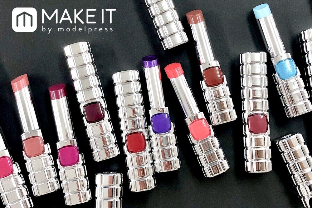 シャインオンでうるツヤの唇に (C)メイクイット