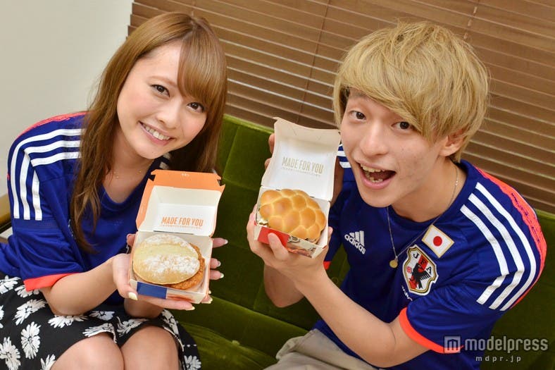 チキン派はフランスバーガー(左)、メンチカツ派はジャパンバーガー(右)がオススメ