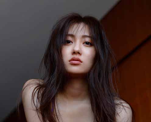 奥山かずさ、大人の色香放つ 4年分のグラビア200カット公開