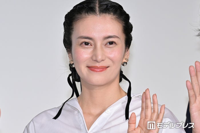 柴咲コウ、美肌輝くシースルードレス＆キャミワンピ姿に絶賛の声「ギャップに見惚れちゃう」「可愛すぎる」