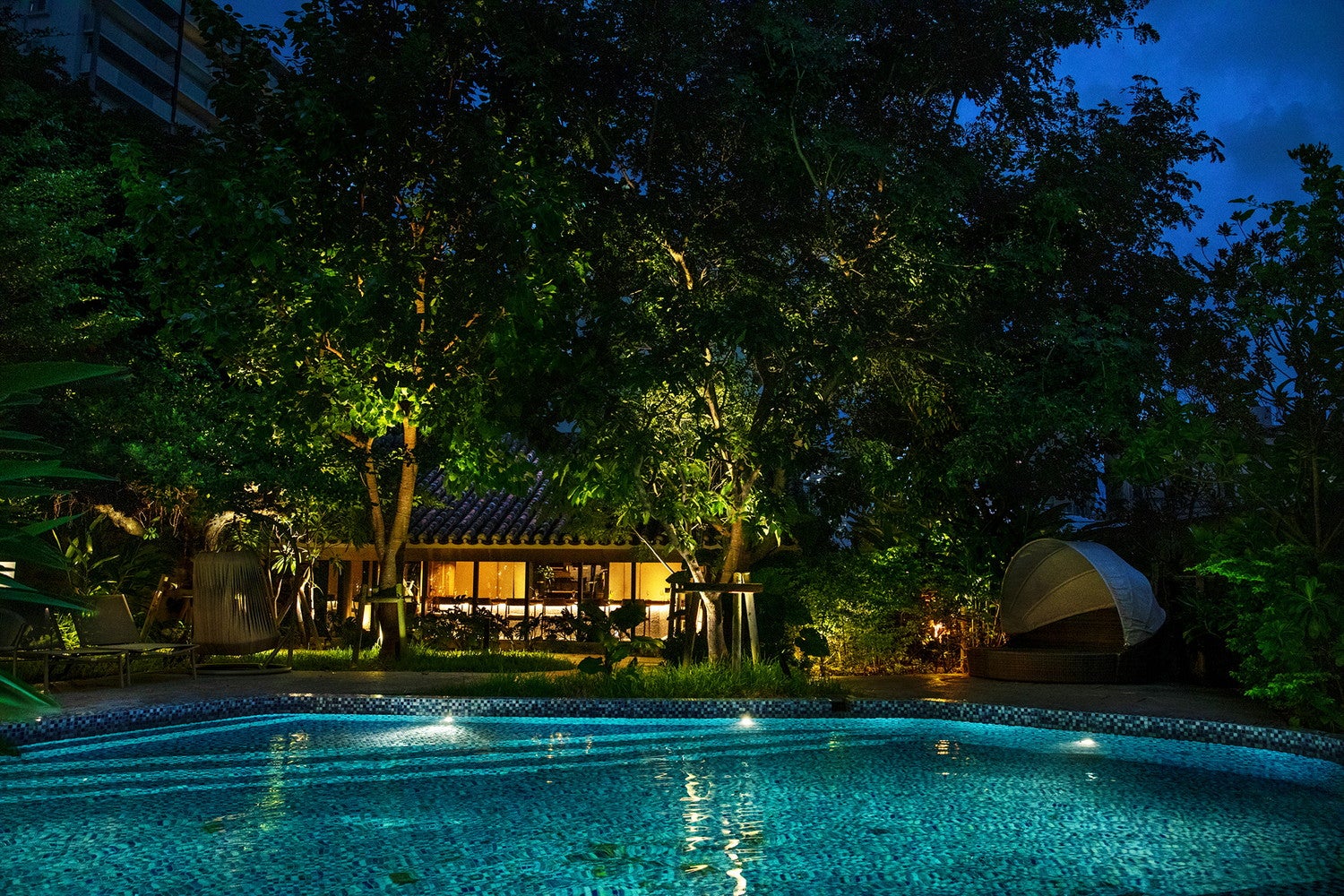 沖縄に14席だけのダイニング「MOSS okinawa」赤瓦屋根の“離れ”で特別な食体験