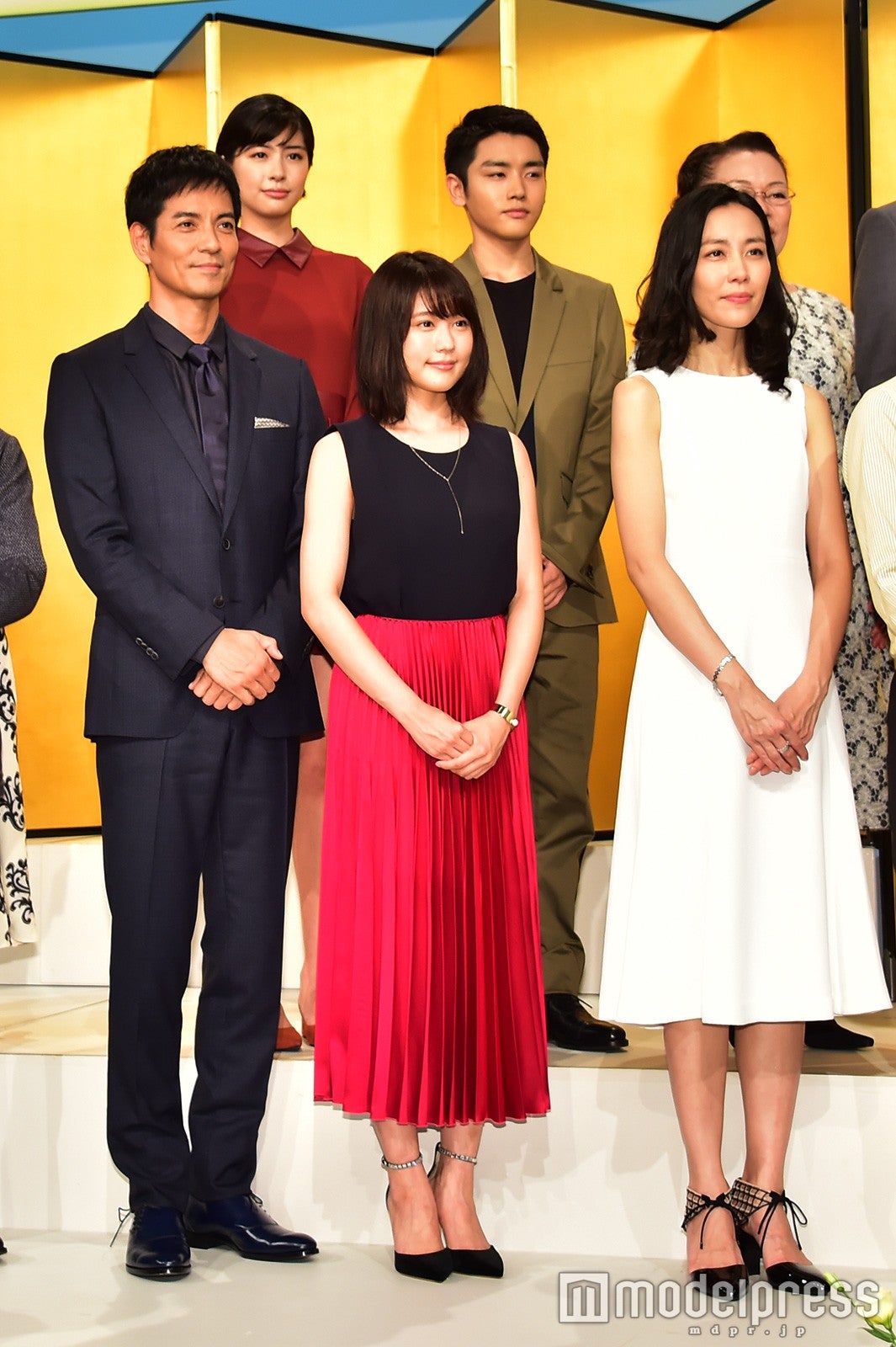（左から）沢村一樹、有村架純、木村佳乃（C）モデルプレス