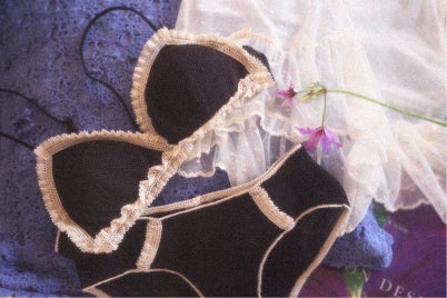 黒×ピンクレースで小悪魔（C）TOPLOG