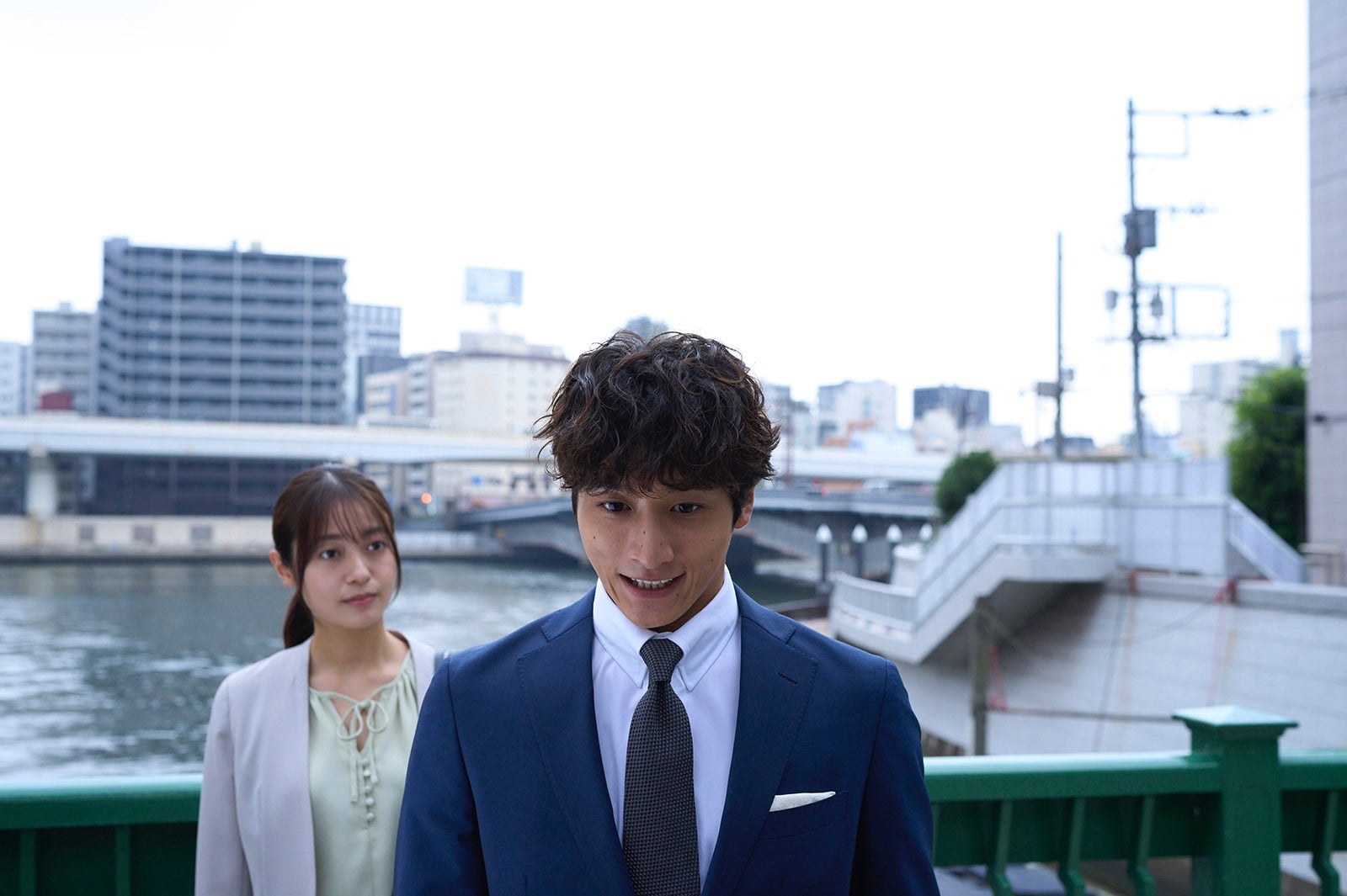 田辺桃子、小関裕太「癒やしのお隣さんには秘密がある」第2話より（C）日本テレビ