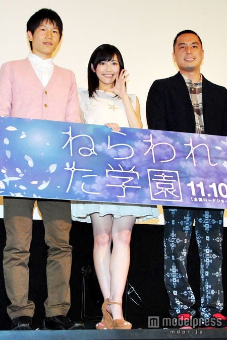 （左から）声優の本城雄太郎、渡辺麻友、中村亮介監督