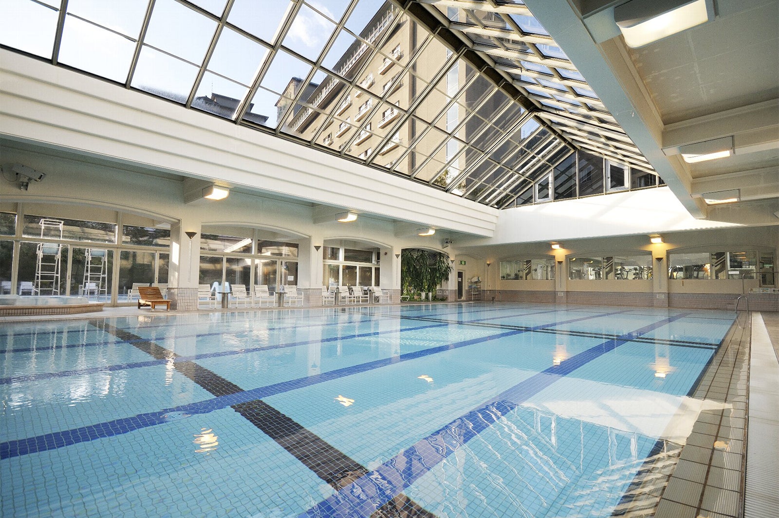 室内温泉プール／画像提供：水明館