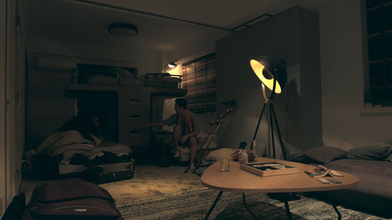 寝ていたトパスと初対面を迎えた凌「TERRACE HOUSE TOKYO 2019-2020」26th WEEK（C）フジテレビ／イースト・エンタテインメント