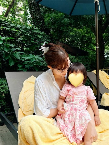 新井恵理那、友達家族とプール⇒TDLはしご「3歳の男の子と、うちの1歳娘の間にLOVEが…！！」