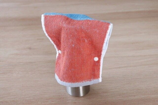 ダイソー　カブセルハンカチ（ブルー・オレンジ）