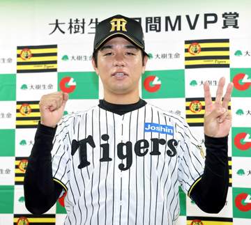 阪神・高橋 セ界投手史上初！3カ月連続月間MVP「野手とリードを守ってくれた中継ぎに感謝」