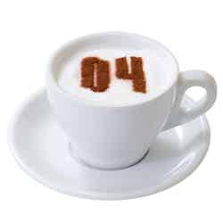 囚人ラテ 680円(クッキー付き) /画像提供:バイアコム・ネットワークス・ジャパン