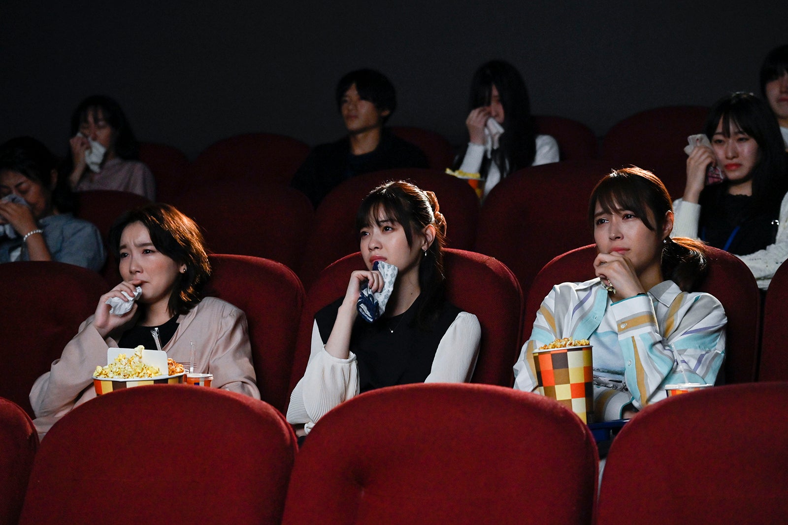 飯豊まりえ、西野七瀬、広瀬アリス／「恋なんて、本気でやってどうするの？」第1話より（C）カンテレ