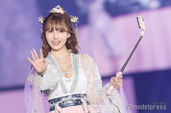 三上悠亜(C)モデルプレス
