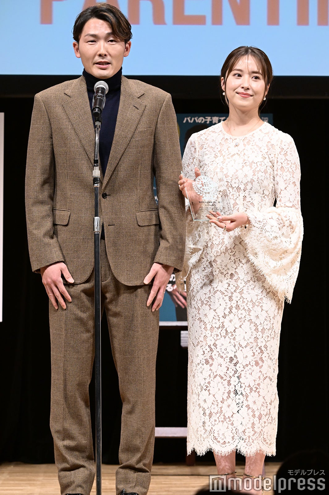 源田壮亮選手、衛藤美彩（C）モデルプレス